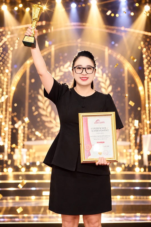 Ms. Nguyễn Thị Tuyết Nhung receives the 2026 title – A mark of innovative leadership at the Topica International Training Institute, Phú Xuân University.