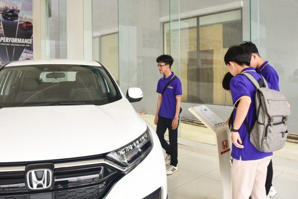 Học kì OJT - "đặc sản" Viện Kinh Doanh Và Công Nghệ NBS